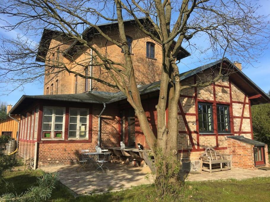 Romantisches Studio Am Waldesrand Mit Gartensauna Schwarz Exterior foto